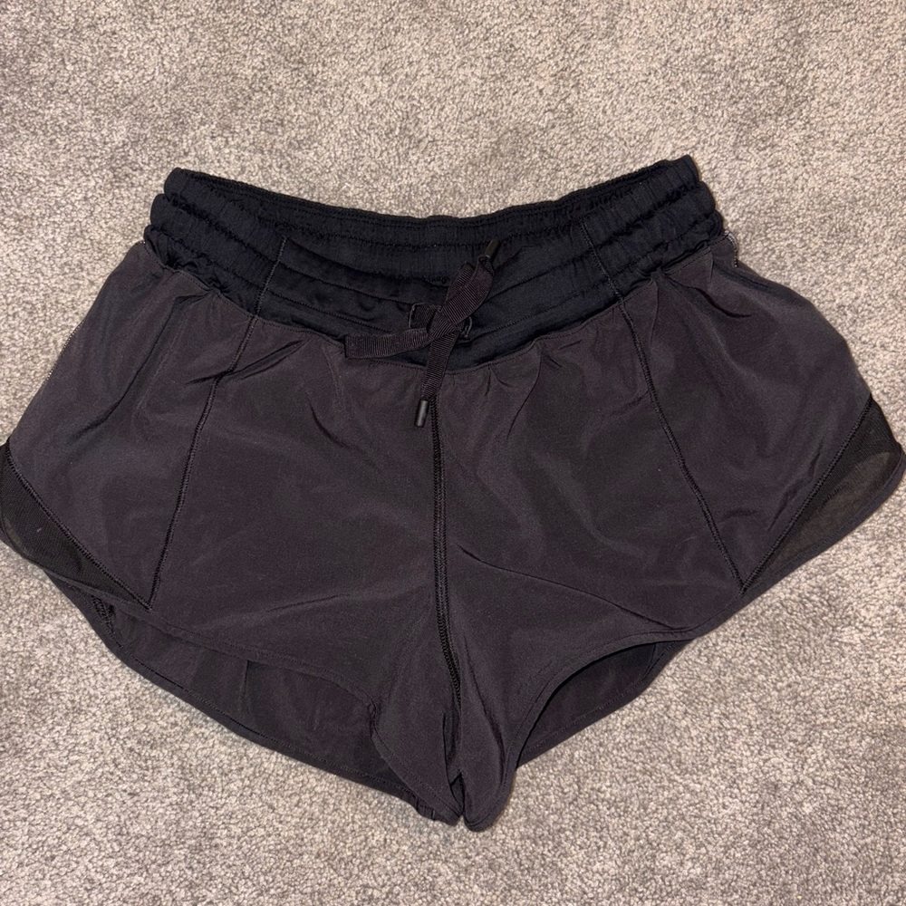 Lululemon Hotty hots with tie waist, size 8, 2.5 inseam